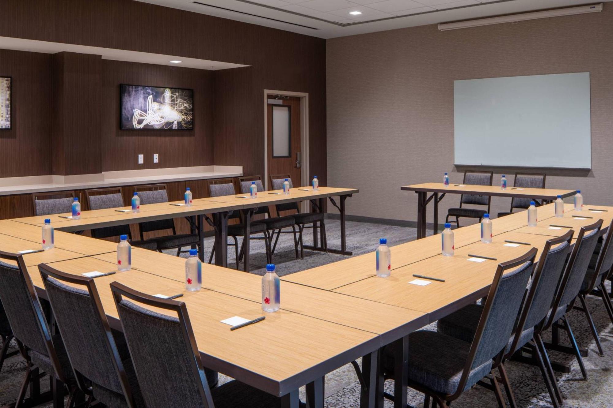 Отель Courtyard By Marriott Lafayette South Экстерьер фото