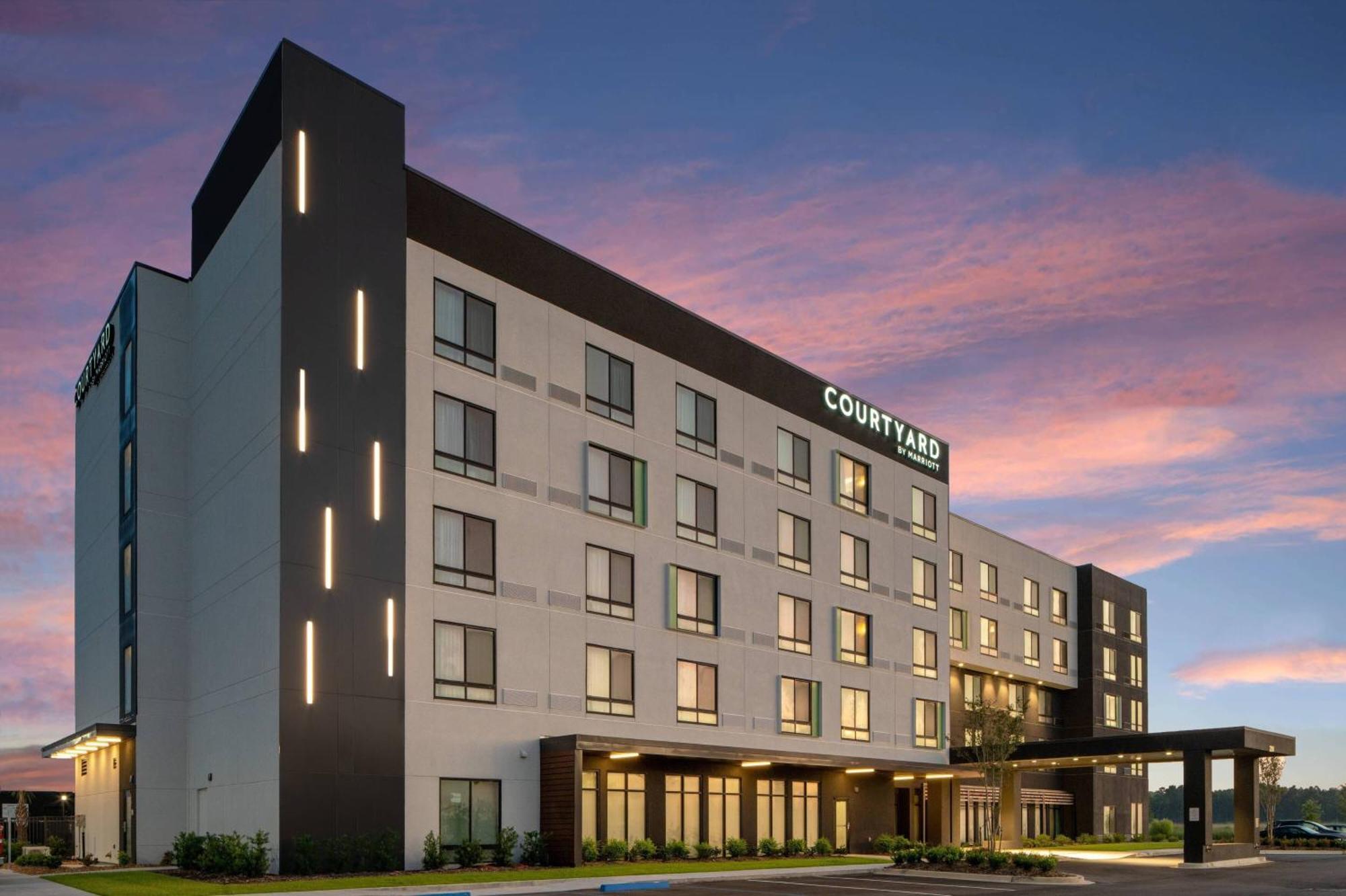 Отель Courtyard By Marriott Lafayette South Экстерьер фото