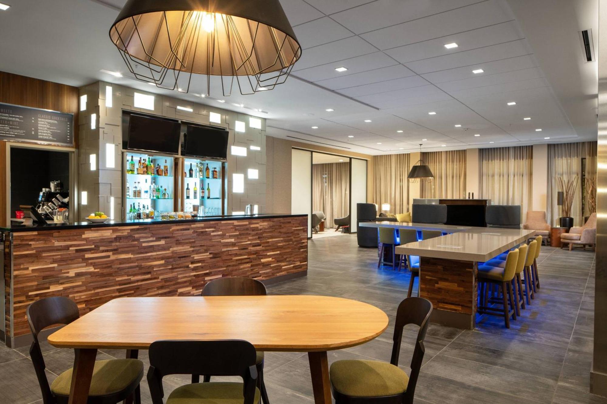Отель Courtyard By Marriott Lafayette South Экстерьер фото