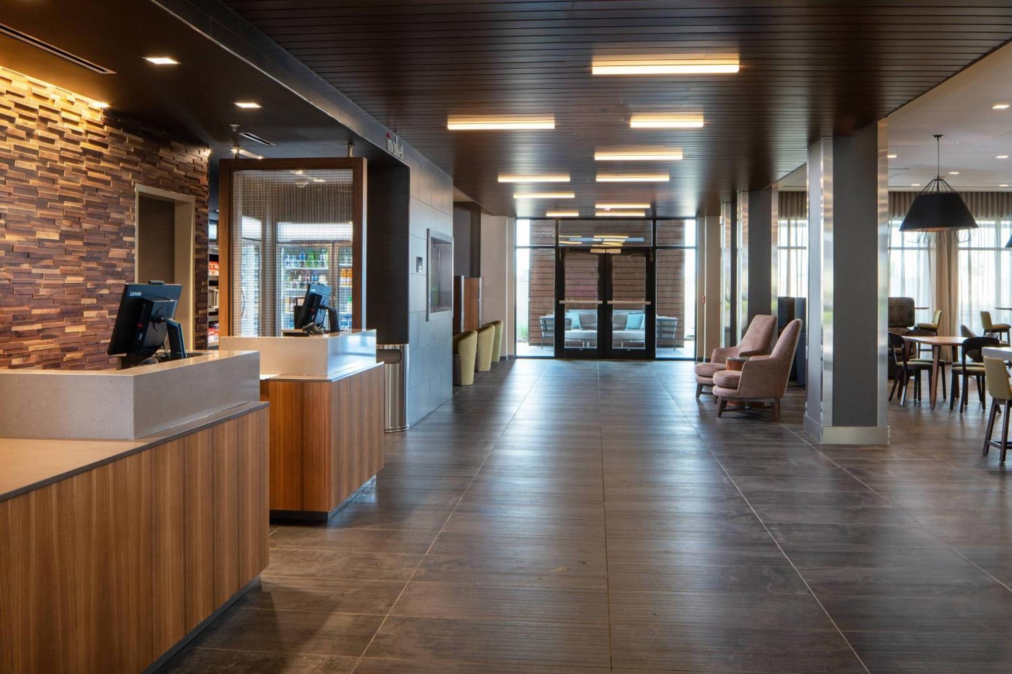 Отель Courtyard By Marriott Lafayette South Экстерьер фото