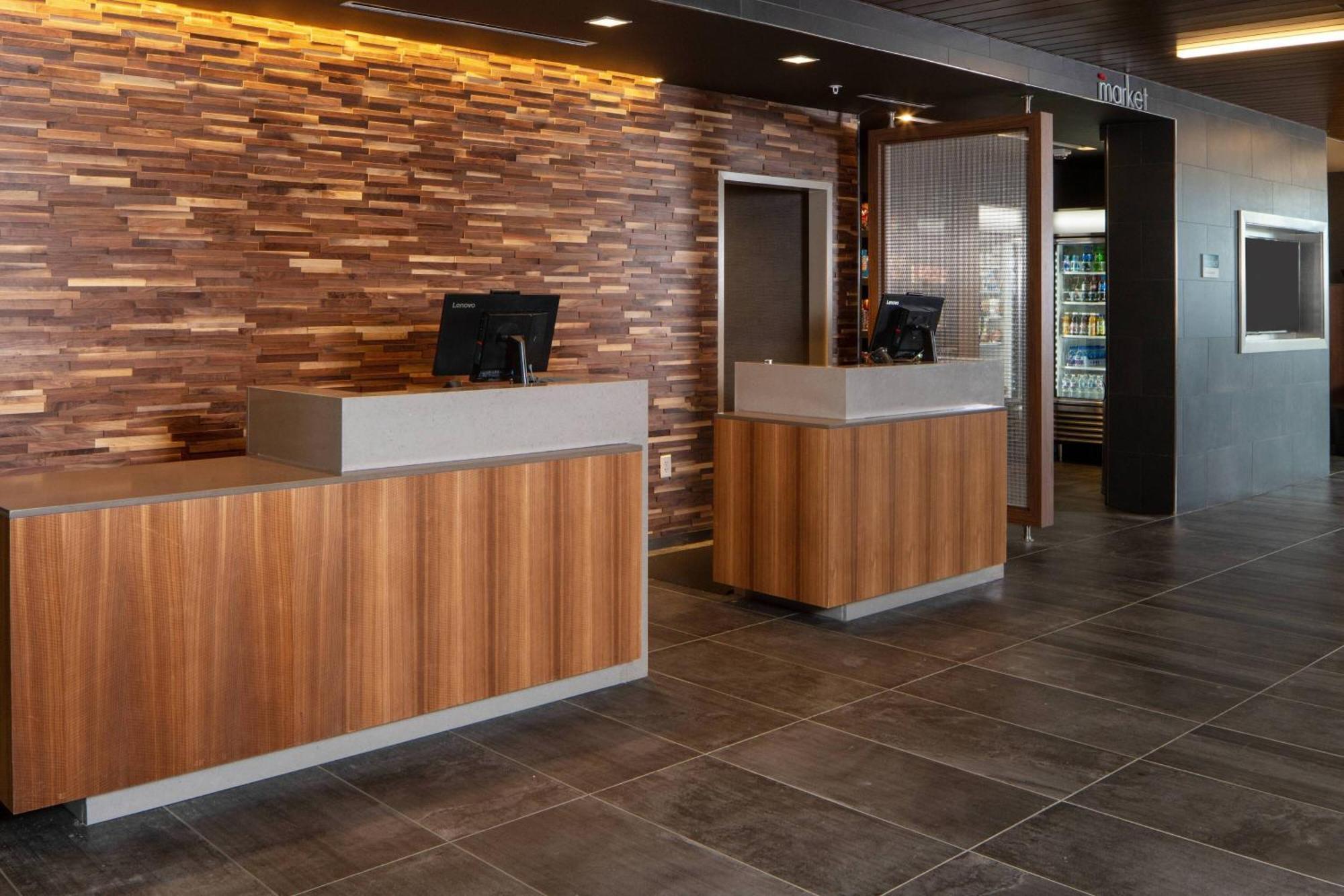 Отель Courtyard By Marriott Lafayette South Экстерьер фото